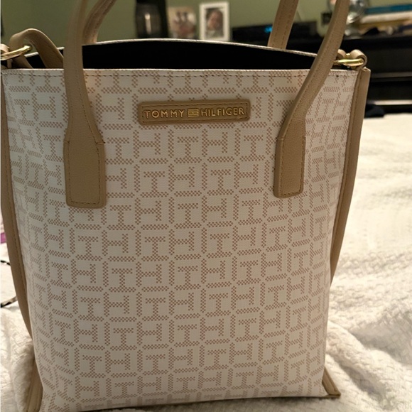 Tommy Hilfiger Beige and Tan Geometric Tote - Picture 6 of 6